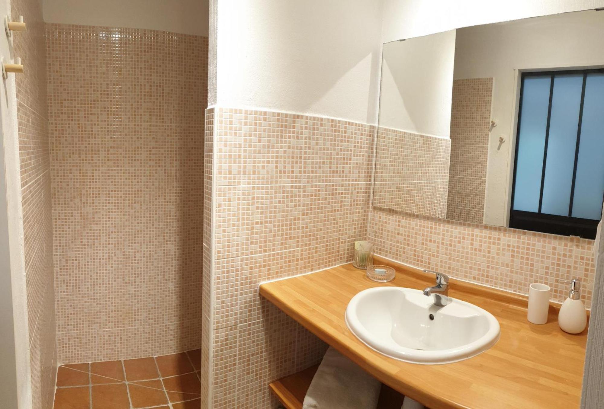 Chez Guillaume Et Bequie Apartment Биганос Екстериор снимка